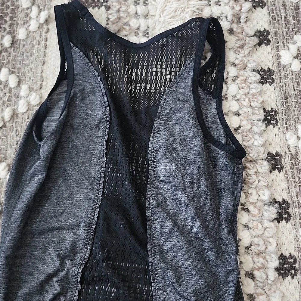 Workout top - Picture 3 of 4